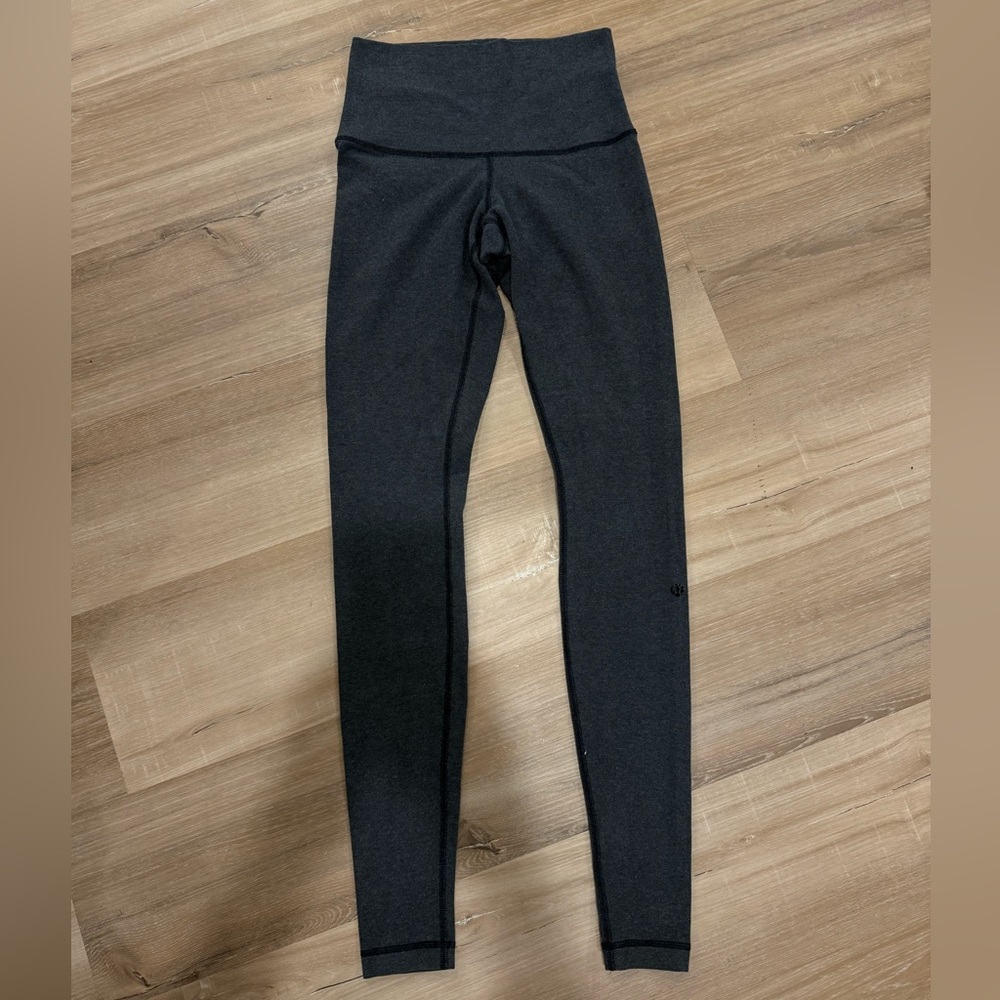 Lululemon Athletica Gray wunder under  Leggings *size 6* roll down!